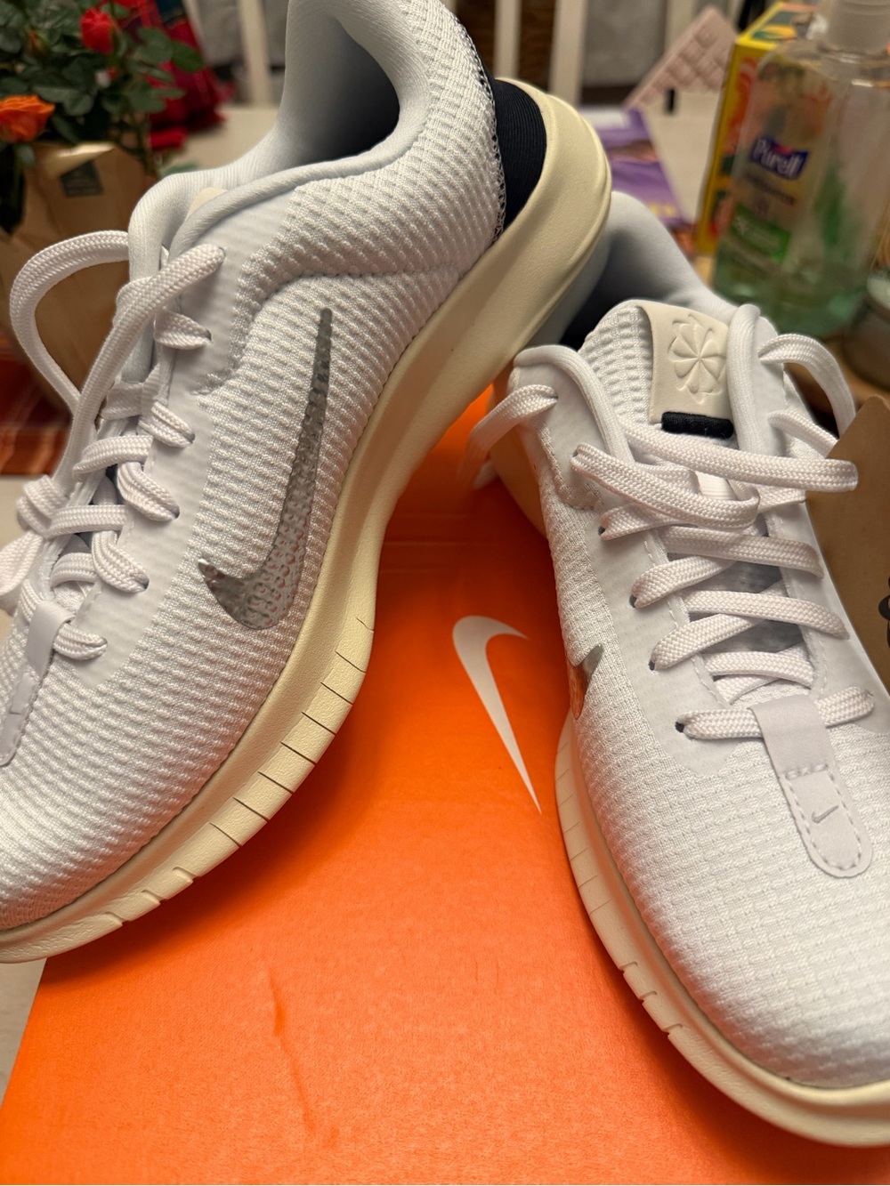 Nike women’s  White Athletic Sneakers – Lightweight Comfort Nike Flex Experience